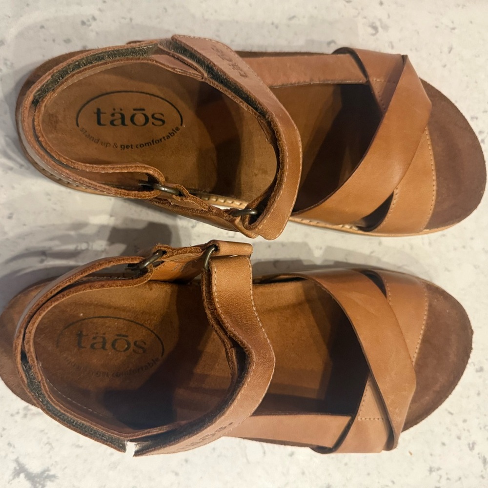 Taos Footwear Brown Sandals with Adjustable Straps